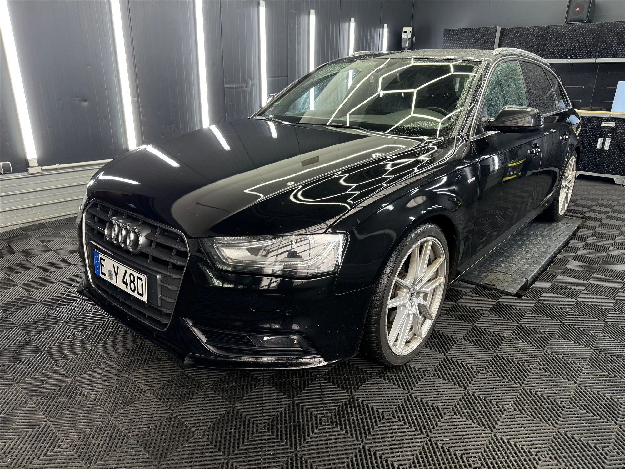 Audi A4 Avant bei der Fahrzeugbegutachtung
