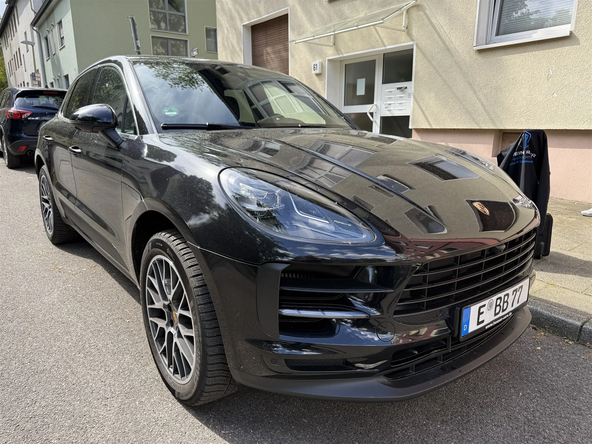 Porsche Macan SUV bei der Fahrzeugbegutachtung