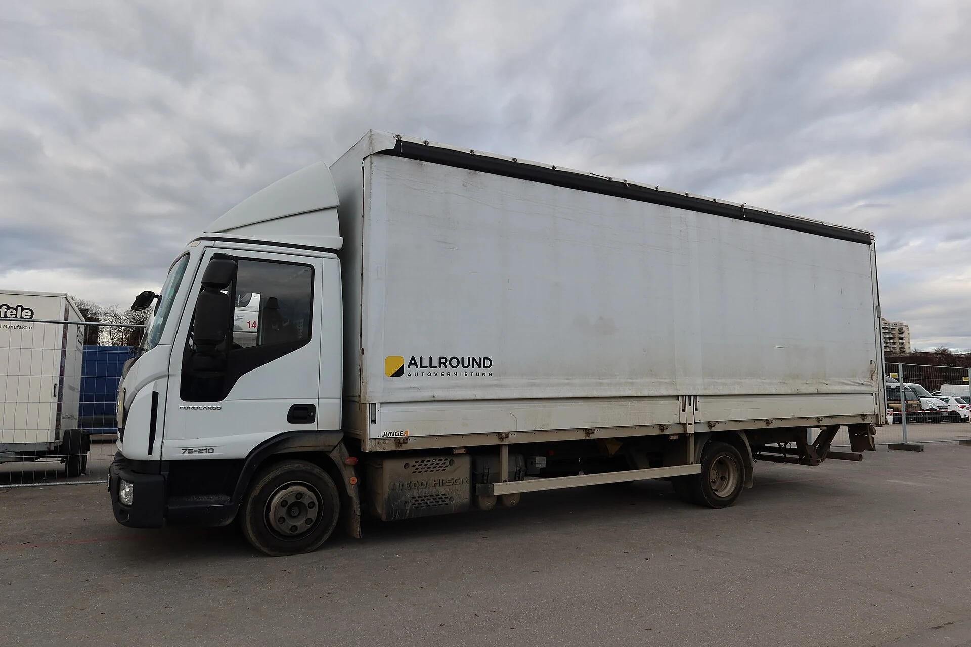 7,5-Tonnen-Lkw mit Planenaufbau – Motiv zur 7,5-Tonner-Begutachtung